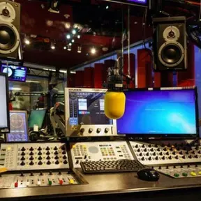 superior que  buena radio