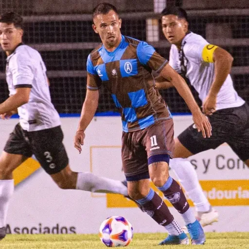 Nota con Marcos Landaburu