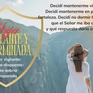 Mujer vigilante y determinada