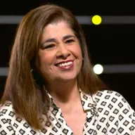 Cristina Oliveira: “Toda a gente achava que o meu pai ia proibir-me de ser atriz. Mas quando soube passou a noite inteira a ensaiar comigo para que passasse nas audições”