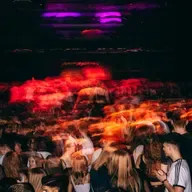 Hot Contact 🪩👠