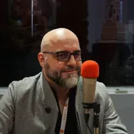 Adopción de la IA en organizaciones.Hoy nos acompaña César Oviedo, Experto en IA