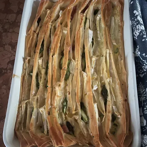 Crinkel Pie con asparagi, speck e brie