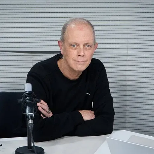 Krustpunktā Brīvais mikrofons ar žurnālistu Kārli Streipu