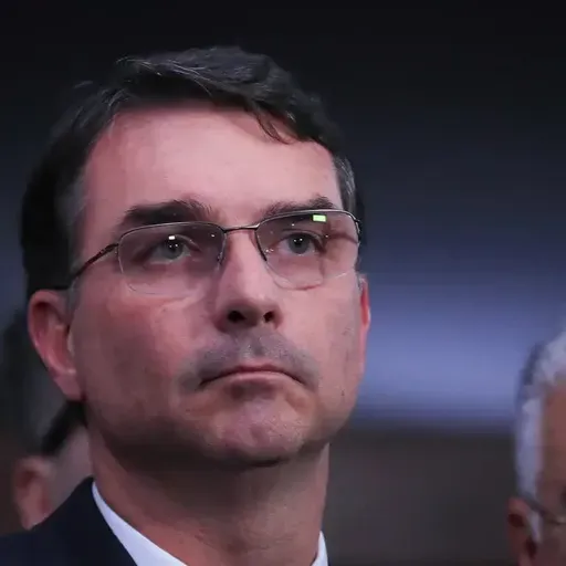 Flávio Bolsonaro admite que pode não seguir até o fim em candidatura para presidência em 2026