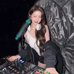 dj aura