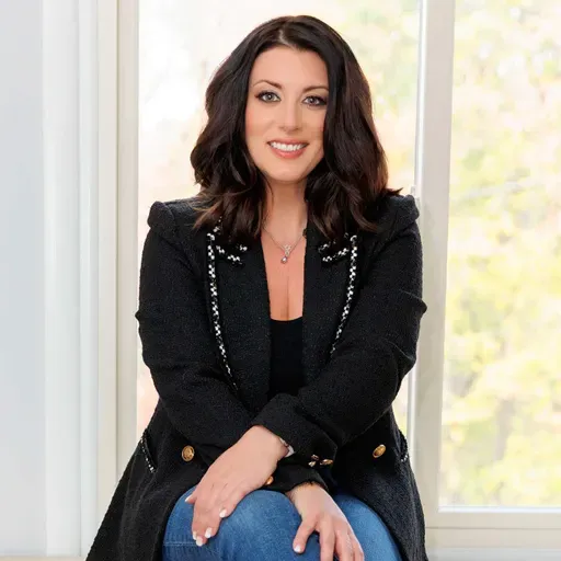 Leading In Public Without Losing Yourself – with Melanie Borden | S6 E06