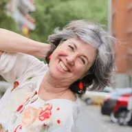 Despertamos con María Seco, candidata por el Partido por un Mundo más Justo, viajamos y te contamos noticias