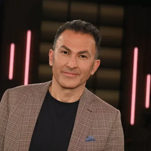 „Ich wünschte, er hätte es damals nicht gemacht“ – Kabarettist Fatih Çevikkollu zu Atze Schröder und Türken-Klischees