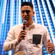 Pr Douglas do Valle "A Presença na casa"