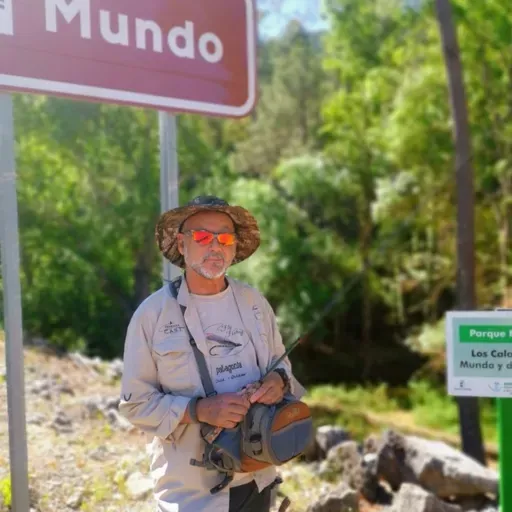 Rafael de Juan , nos explica el método de pesca con mosca Tenkara . En España con caña y Río de la vida