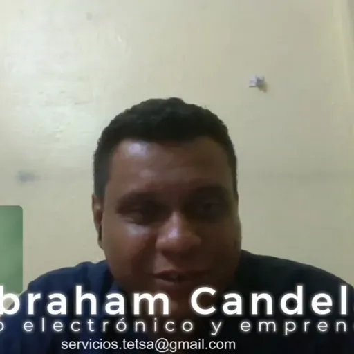 Abraham Candelaria, Ingeniero Electrónico, en plática con el inge.