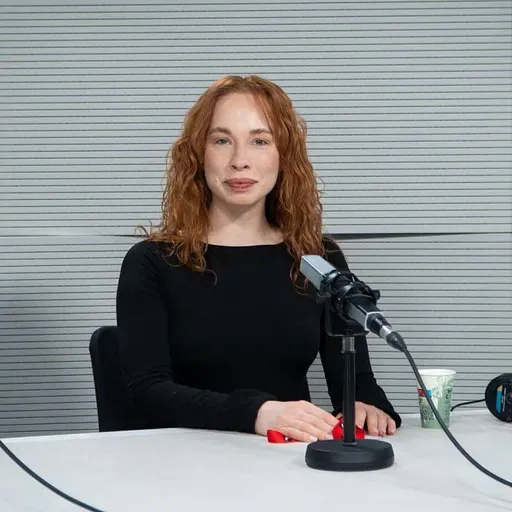 Krustpunktā Brīvais mikrofons ar šova "Pārdziedi mani" vadītāju aktrisi Mariju Linarti