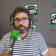 El poeta Antonio Arroyo y el novelista Manel Lourerio, esta semana en Elche