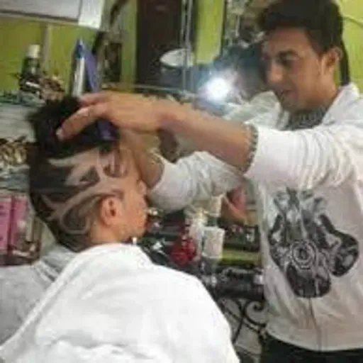 Decaloco: 10 cosas que me pasan en las peluquerías modernas | Matías Castañeda #DespuesDeLaTormenta