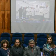 NEUTRONES DEL REACTOR RP10 AL PERU