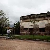 Las cicatrices del agua: las marcas que dejaron las inundaciones en La Madrid y que marcan la profundidad de las tragedias