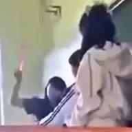 Dùng thước nhựa đánh tay học sinh, cô giáo có đáng bị mất việc?