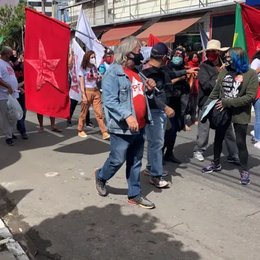 Manifestantes protestam contra o presidente da república Jair Bolsonaro