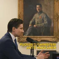 Puolustusministeri Antti Häkkänen: Suomen puolustuksen tila, droonien torjunta ja reserviläisyys