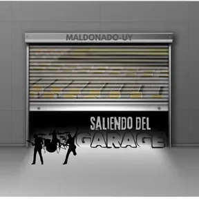 SALIENDO DEL GARAGE