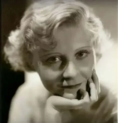 PEG ENTWHISTLE AND THE GHOST OF THE HOLLYWOOD SIGN