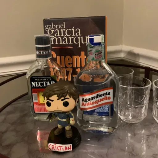 S10E190 ESP Aguardiente, el licor más popular de Colombia.