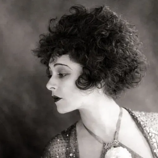 T06E22: Alla Nazimova (1879-1945), actriz, productora y guionista rusoestadounidense