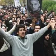 آینهٔ تاریخ روبه‌روی ایران امروز