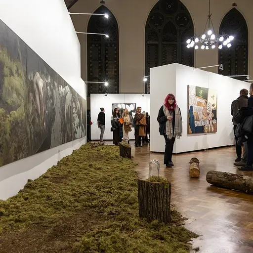 Rīgā pirmo reizi skatāma jauno gleznotāju konkursa finālistu izstāde