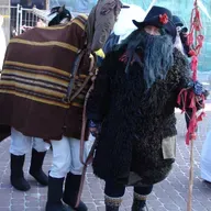 Vai zini, kāpēc maskotos ļaudis sauc par čigāniem?