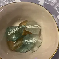 "Augstāk par zemi atvadās. Noslēguma raidījumā par dažiem 15 gadus ilgajā ceļā satiktajiem