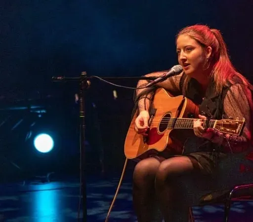 Éabha Breathnach, Cumadóir as an Sruthán ar an gCeathrú Rua