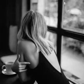 Y SI NOS TOMAMOS UN CAFE