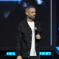 Esse é quem ELE é - Pr. Glauter Ataide