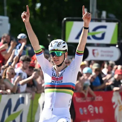 Без конкурентів для Погі і наш топ гонщиків світу. Підсумки сезону класик і відповіді на питання