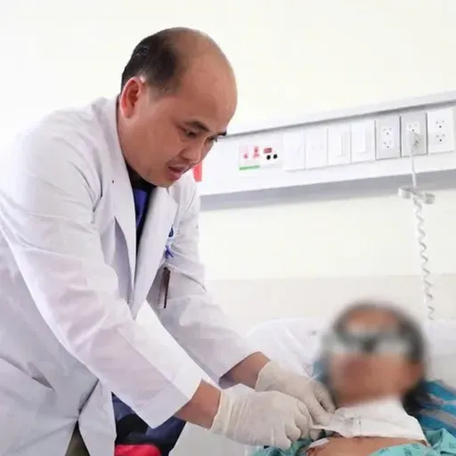 5 tiếng phẫu thuật cứu sống cụ bà bị hơn 20 hạch ung thư di căn xâm lấn đường thở