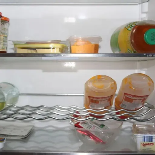Como tirar mau cheiro de geladeira? Lucy explica!