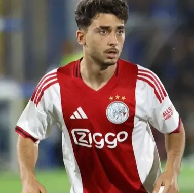 Sanedrín Osasuna con el principio de acuerdo con el extremo Raúl Moro del Ajax y la visita al Rayo