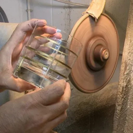 Toni Moya, l'artesà d'un ofici en perill d'extinció