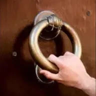 NO CANSARNOS DE BUSCAR NI DE LLAMAR ....