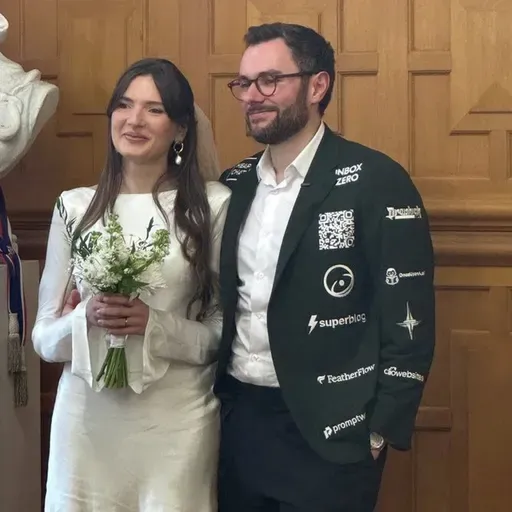 Wie betaal vir die troue?