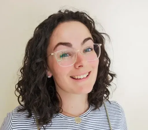 Póilín Nic Géidigh.