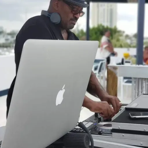 THE DJ STEVE LOVE LOVE MIX SHOW 79 FOR MELISSA (hearthis.at).mp3