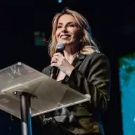 Conhecimento evita sofrimento - Bispa Viviane Matos