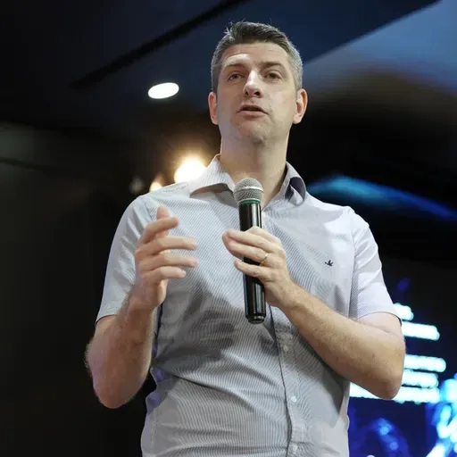 Cimientos y Lealtad que transforman - Pr Esteban Wiens