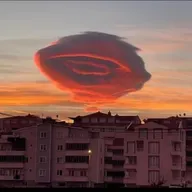 “Ovnis y las Extrañas nubes // La Destrucción Planificada de La Infancia // La Inedia y sus consecuencias(8p-t12)