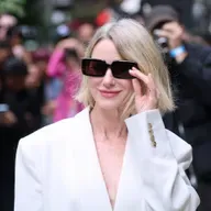 Naomi Watts: "Jetzt schon?" - Ein amüsantes Buch über die Wechseljahre
