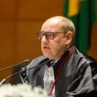 Governador em exercício do Rio recebe novo presidente da Alerj após eleição