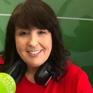 Maighréad Uí Annluain ó sheomra na Nuachta.